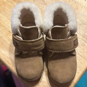 Uggs unisex toddler size 8
